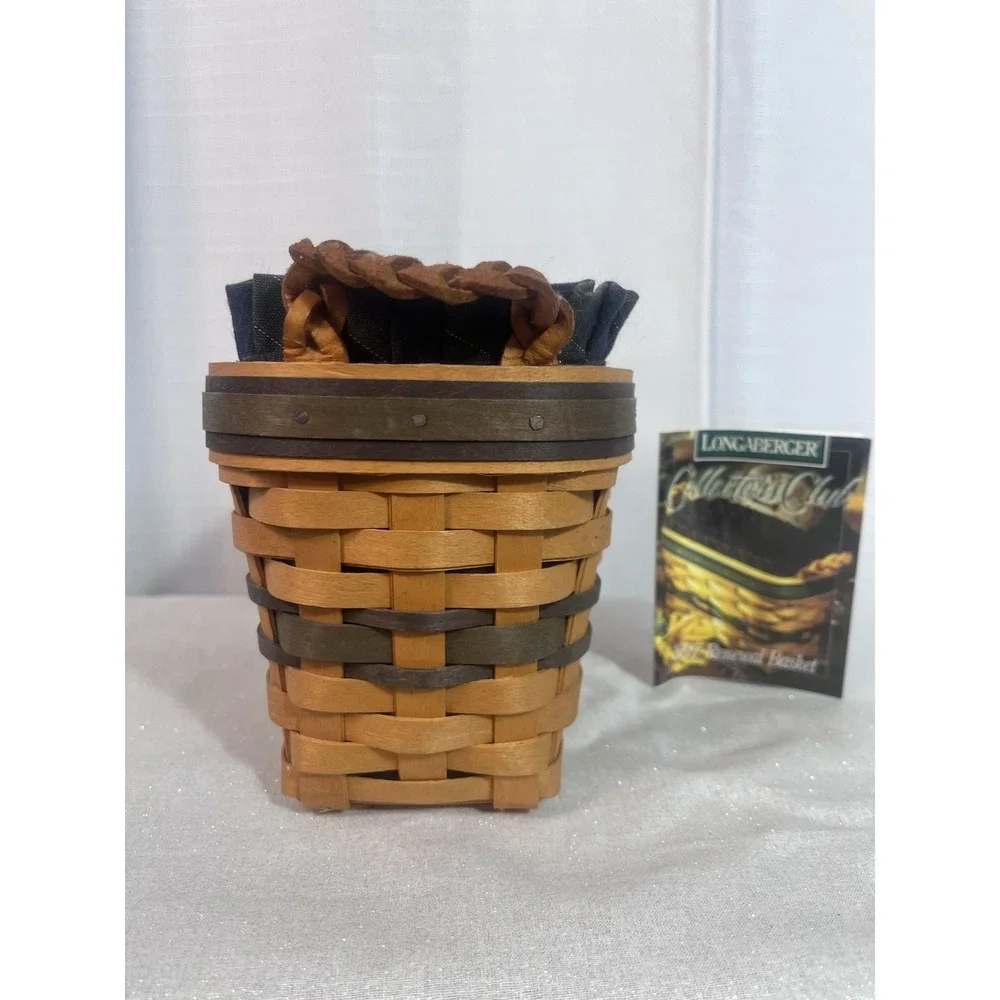Longaberger Collectors Club 1997 Renewal Basket With Fabric and Clear Liners